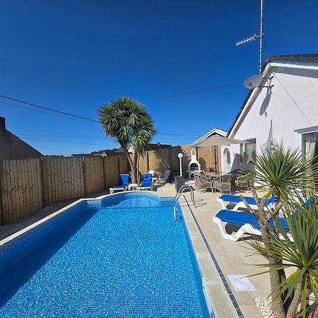 Family Bungalow With Private Pool Kilgetty Luaran gambar