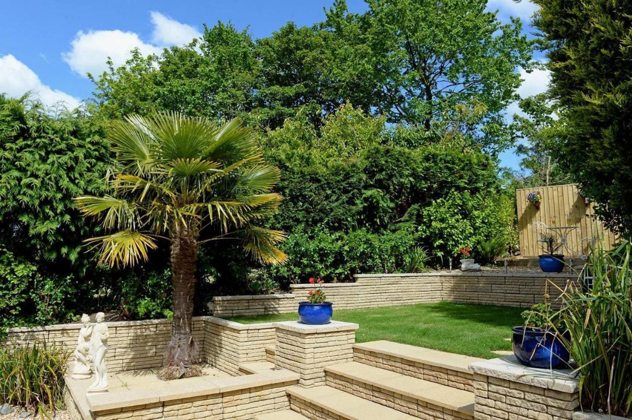 Family Bungalow With Private Pool Kilgetty Luaran gambar