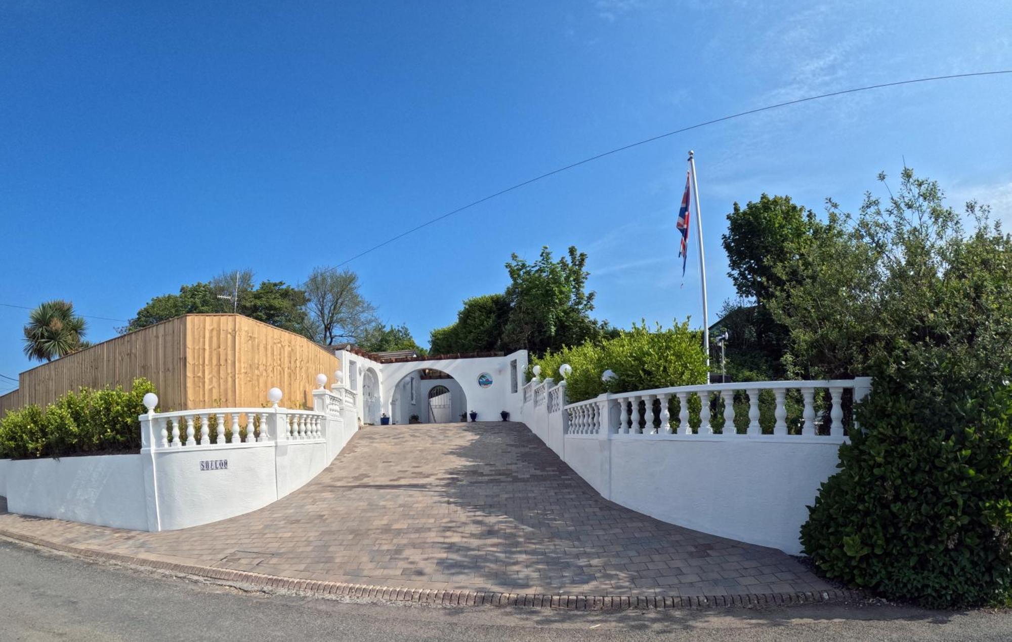 Family Bungalow With Private Pool Kilgetty Luaran gambar
