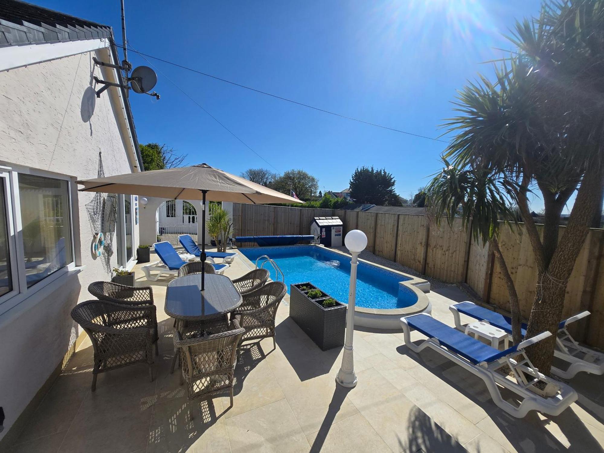 Family Bungalow With Private Pool Kilgetty Luaran gambar
